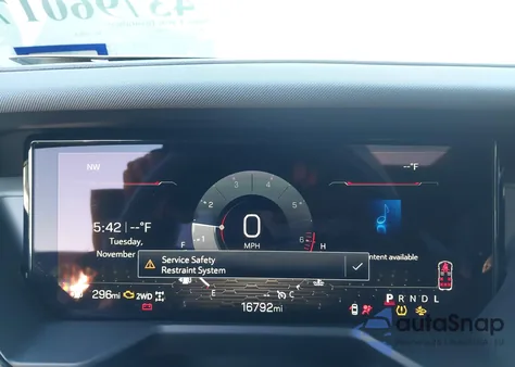 2024 GMC Acadia Awd At4 z USA, uszkodzony, nr VIN 1GKENPKS5RJ235763